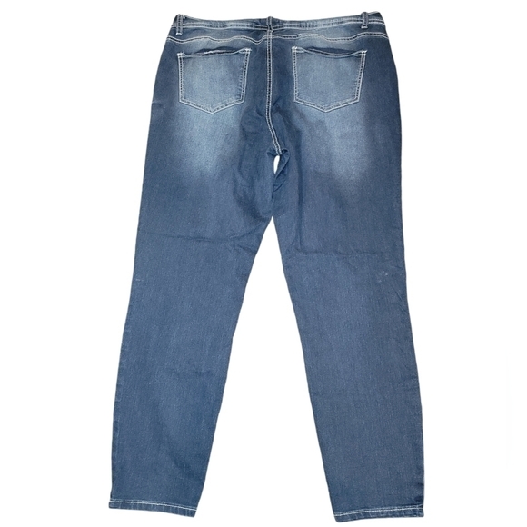 Revolt blue jeans size 18W straight leg stretchy material super comfortable - Picture 9 of 9